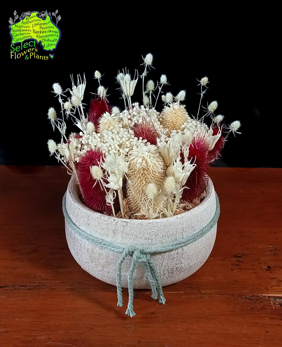 DRIED FLOWERS IN BOWL